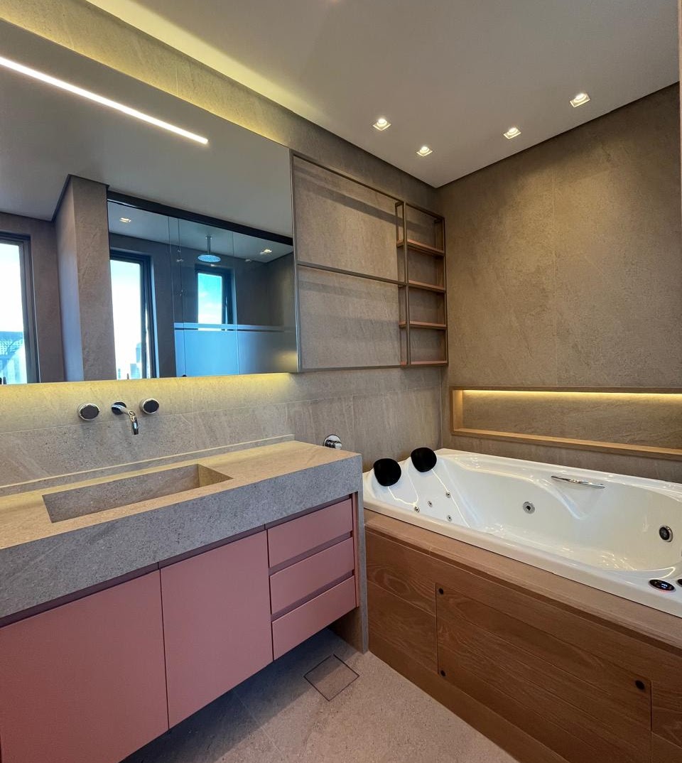 Closet de luxo com marcenaria personalizada